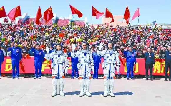 神舟二十号载人飞船发射取得圆满成功